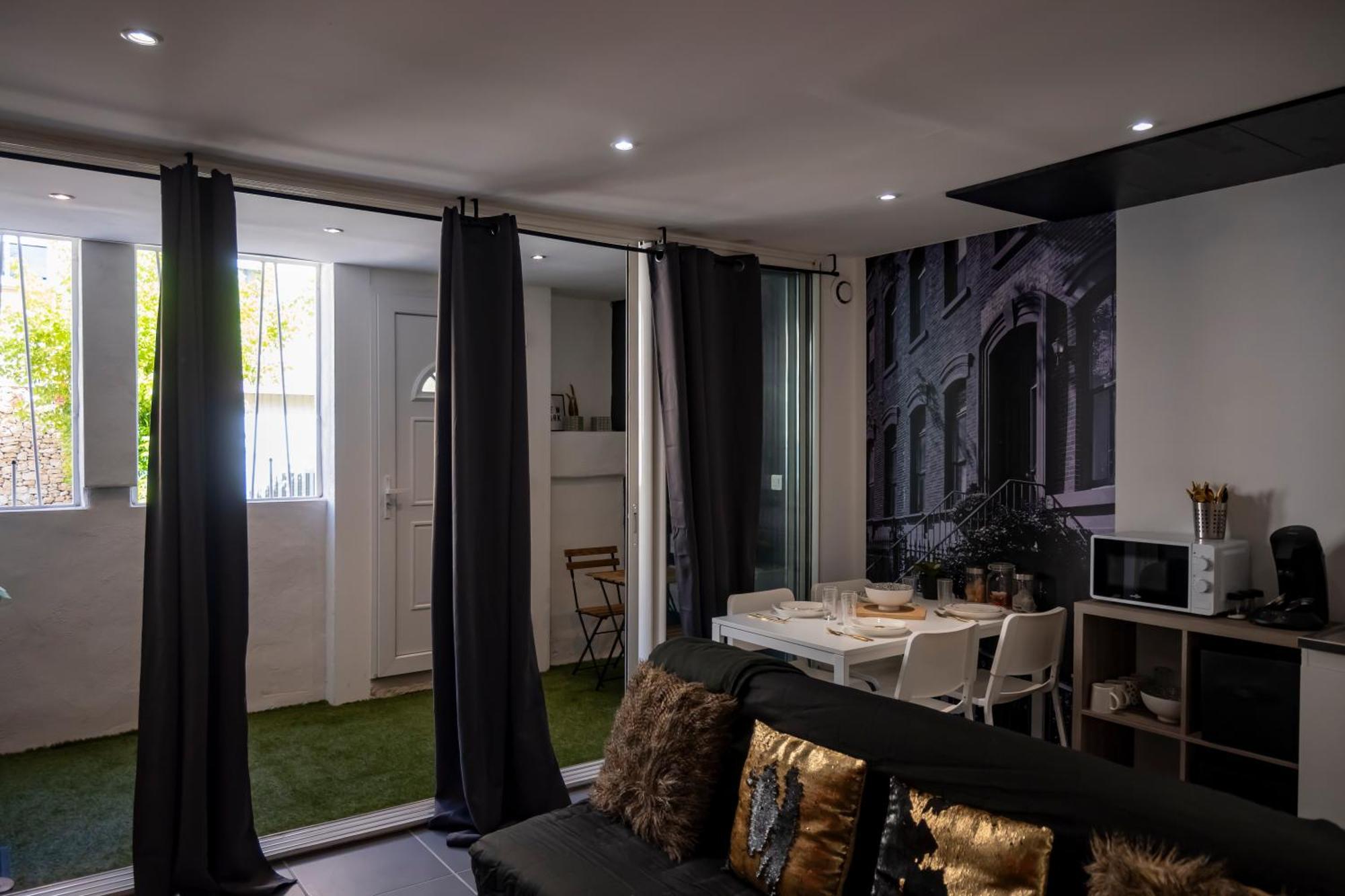 Superbe Appartement Avec Patio Нім Екстер'єр фото